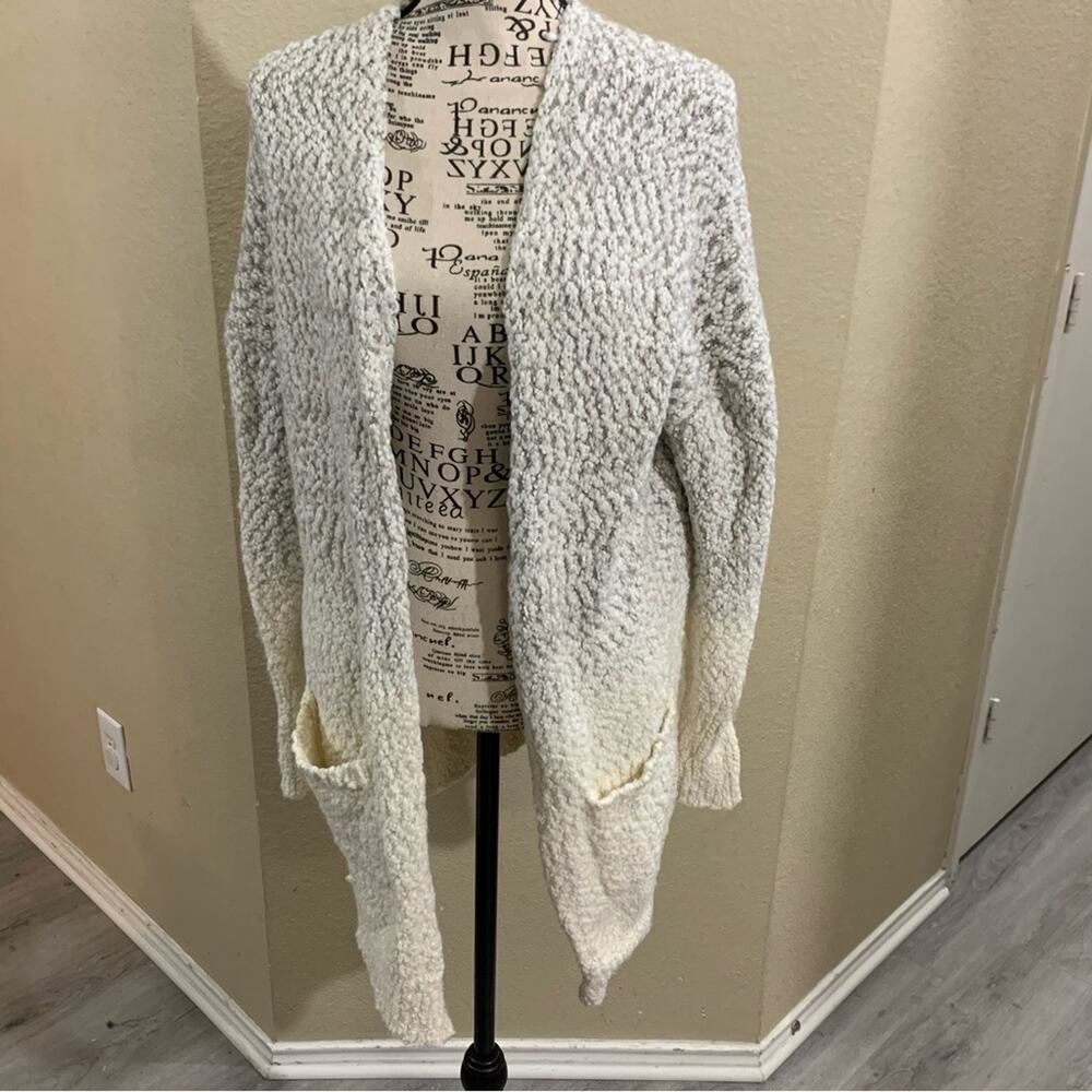 Kaisley cardigan size medium‎